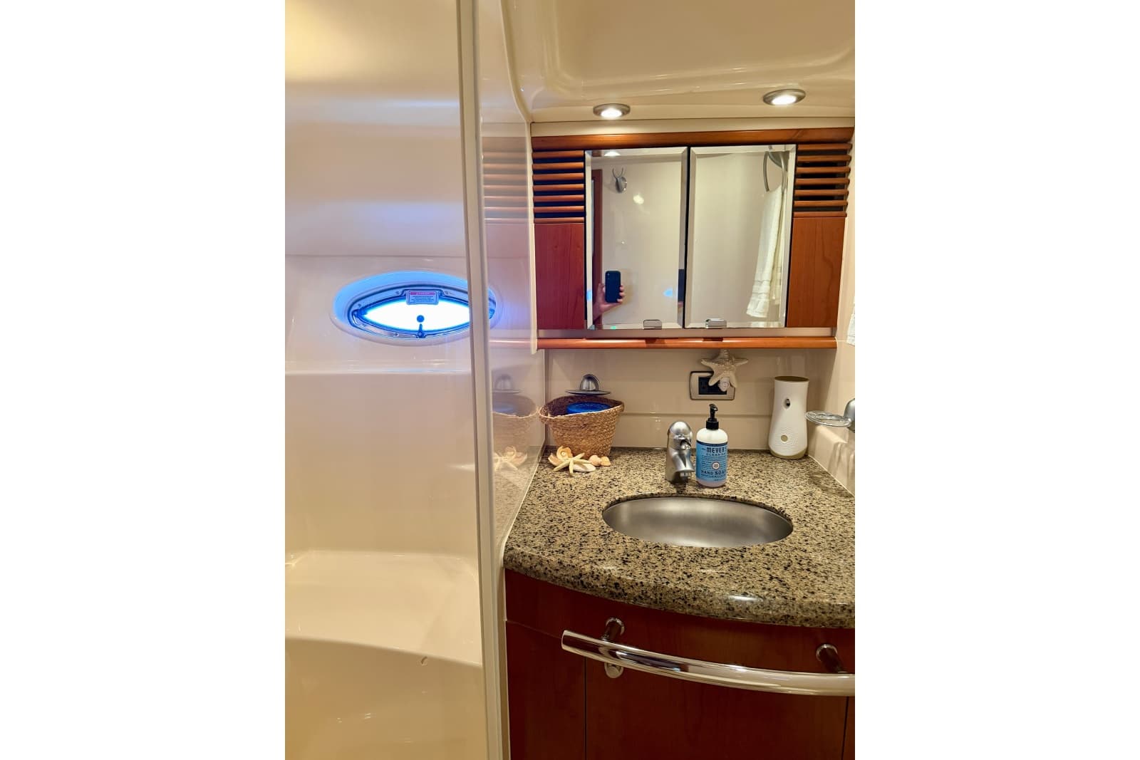 2006 Sea Ray 52 Sundancer - Photo 28