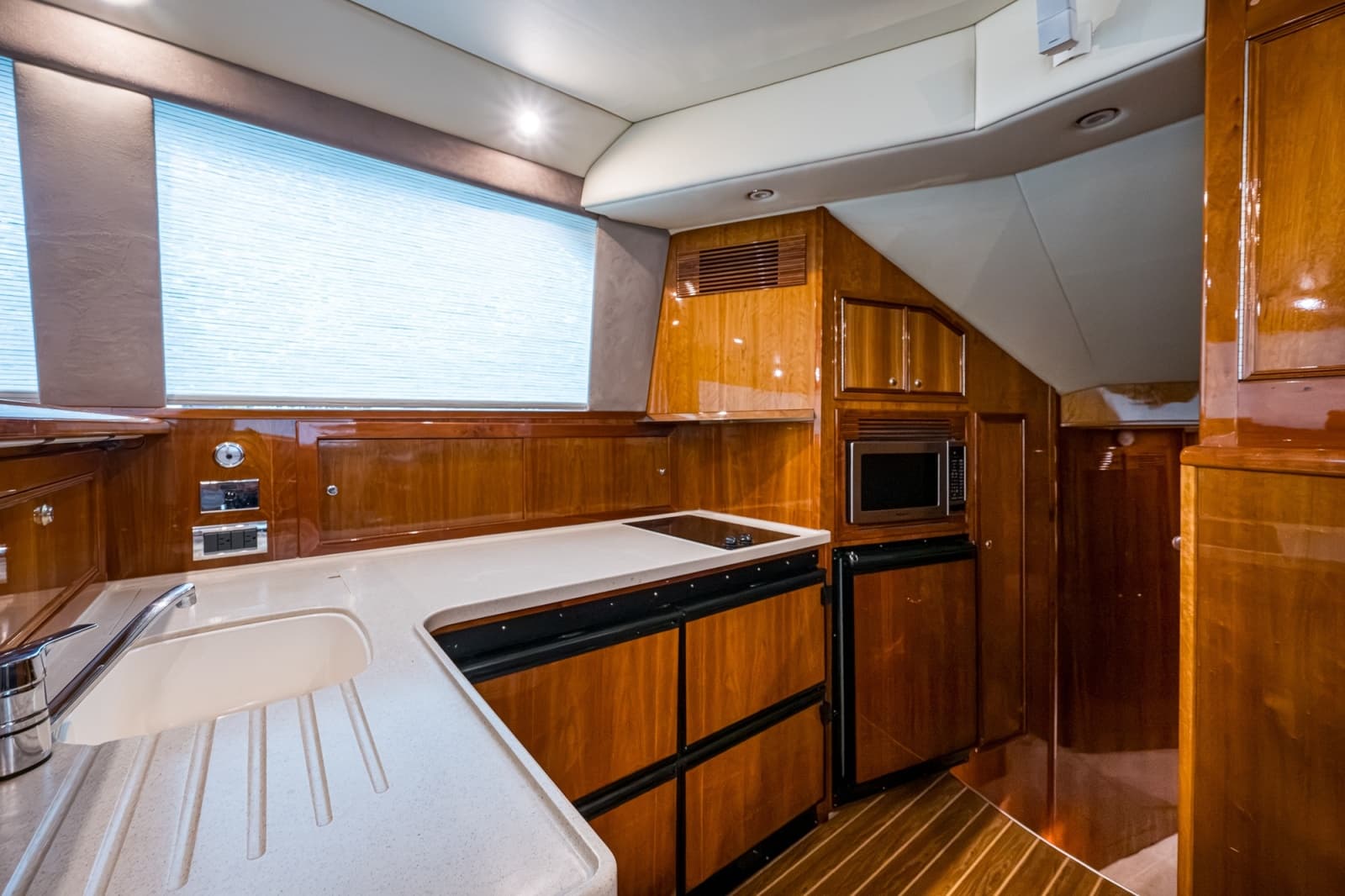 2005 Riviera 51 Flybridge - Photo 81