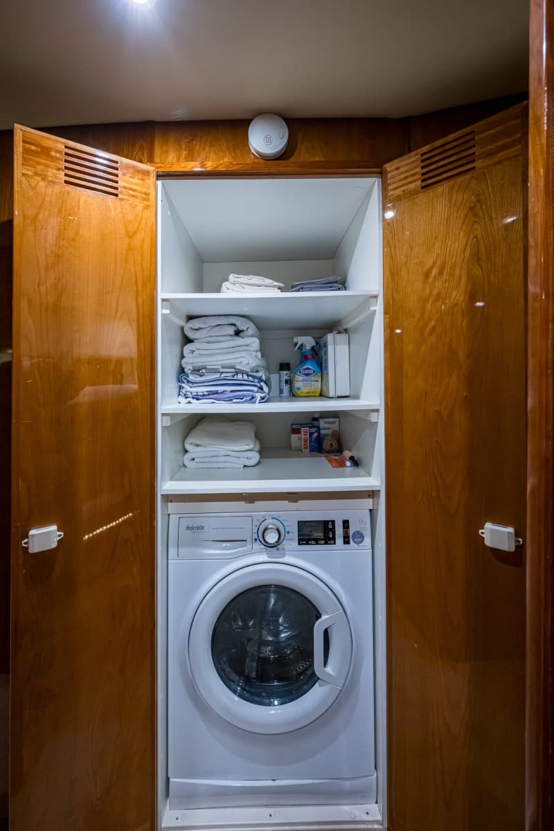2005 Riviera 51 Flybridge - Photo 106