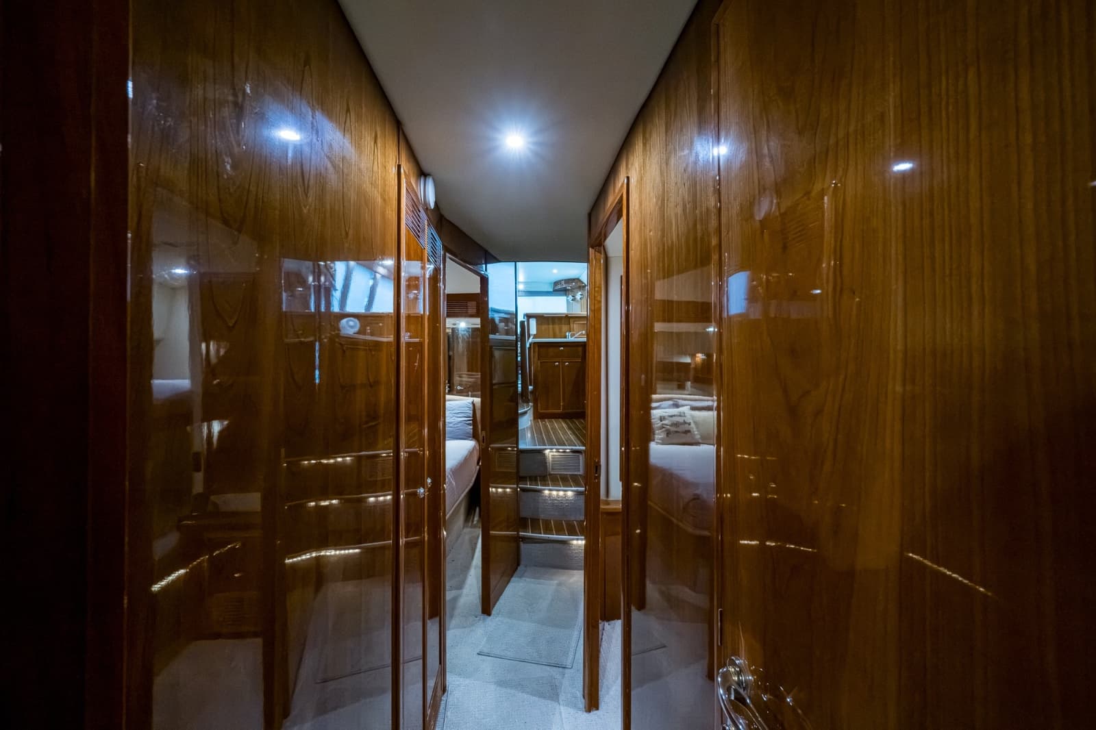 2005 Riviera 51 Flybridge - Photo 108