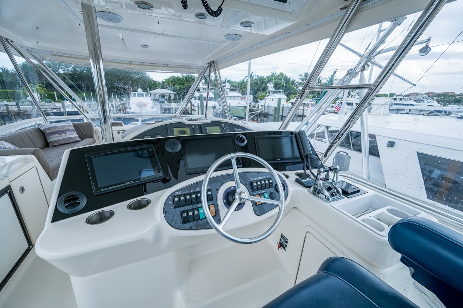 2005 Riviera 51 Flybridge - Photo 38