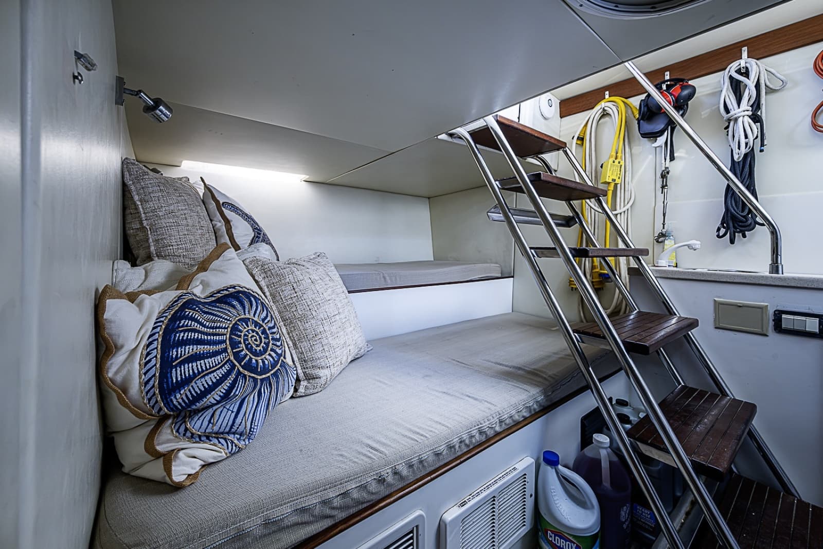 2005 Pacific Mariner 2005 Pacific Mariner Motor Yacht - Photo 9