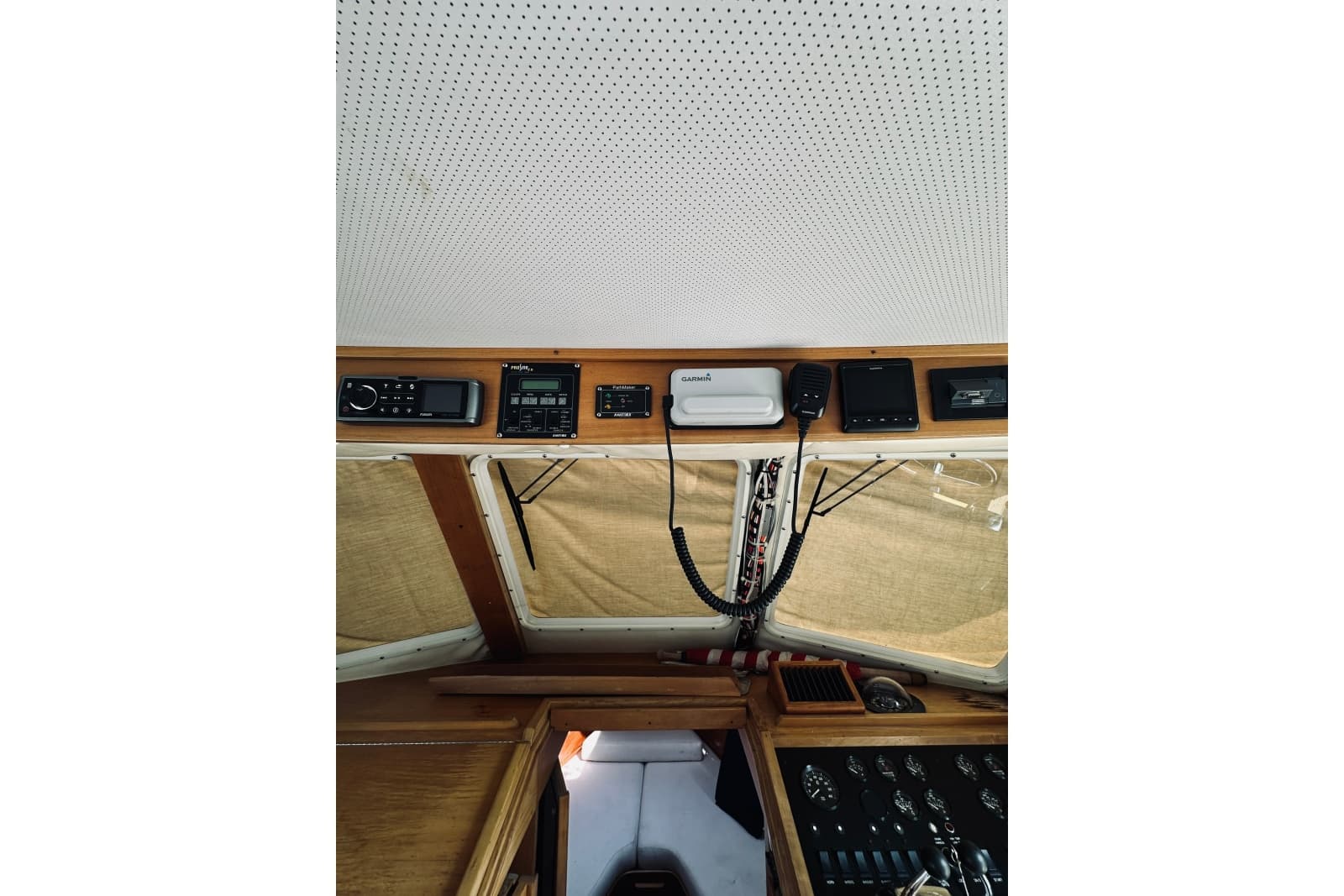 1996 Sabreline 36 Sedan - Photo 36