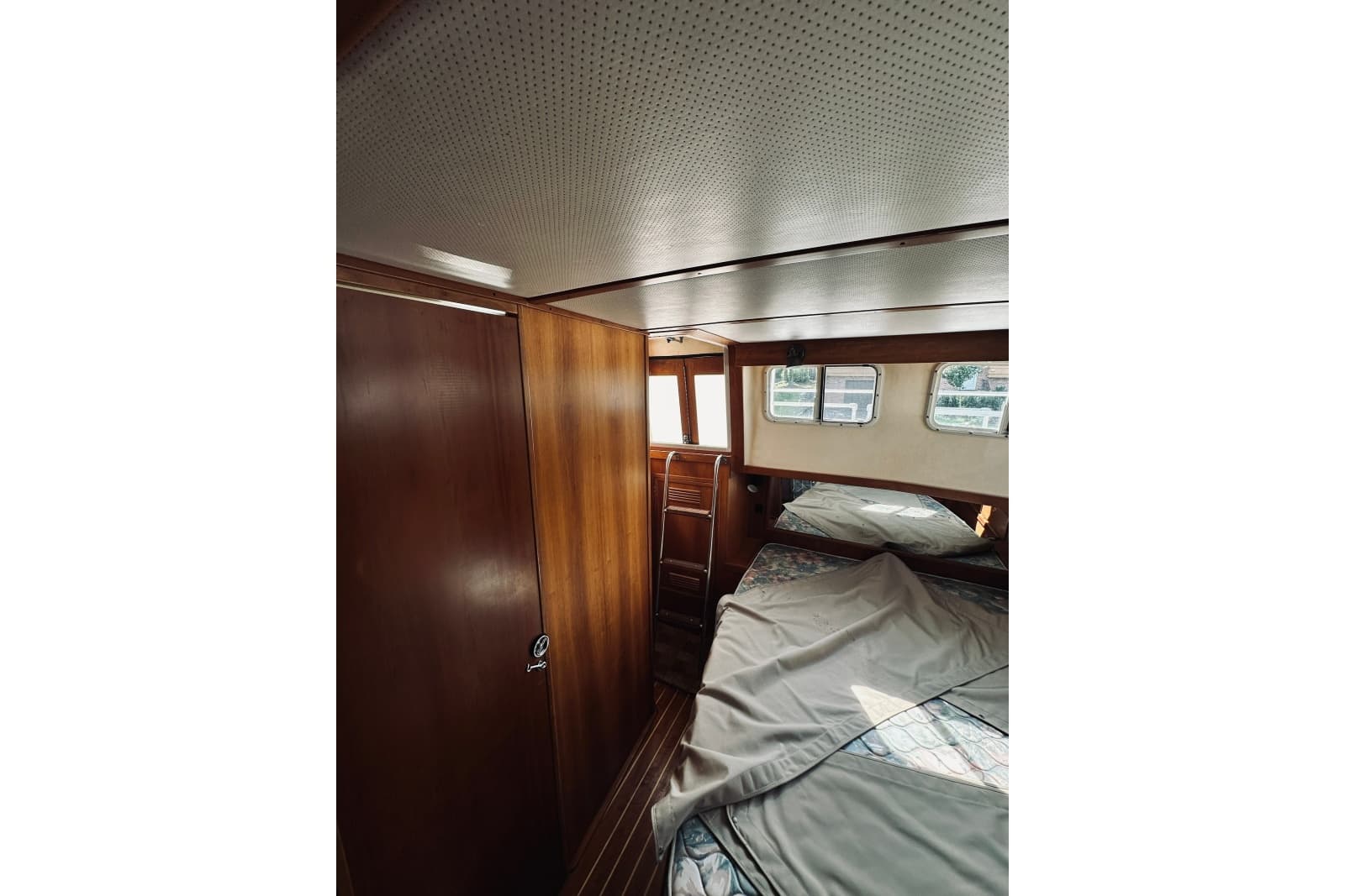 1996 Sabreline 36 Sedan - Photo 50