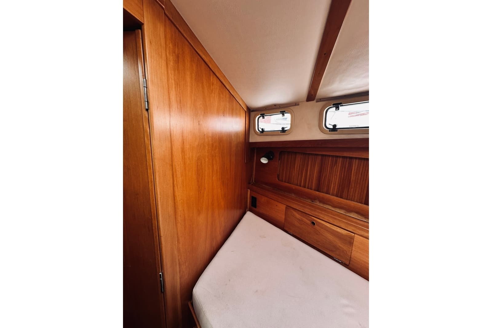 1996 Sabreline 36 Sedan - Photo 43