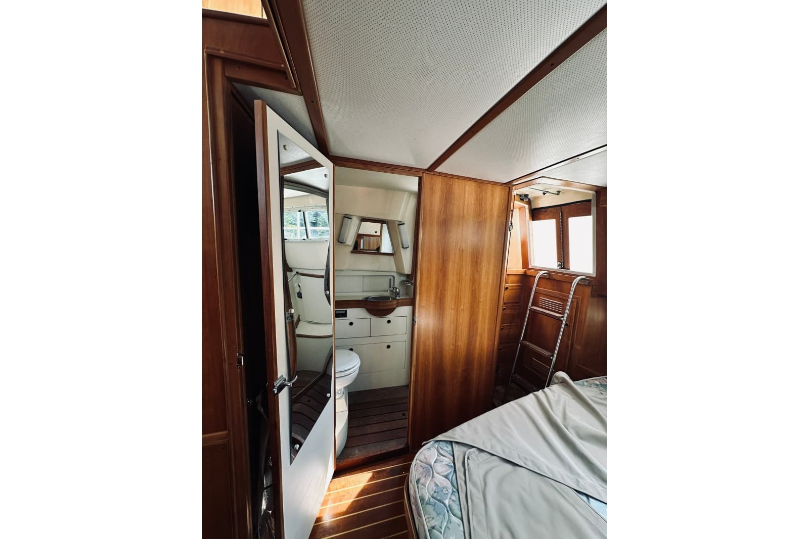 1996 Sabreline 36 Sedan - Photo 56