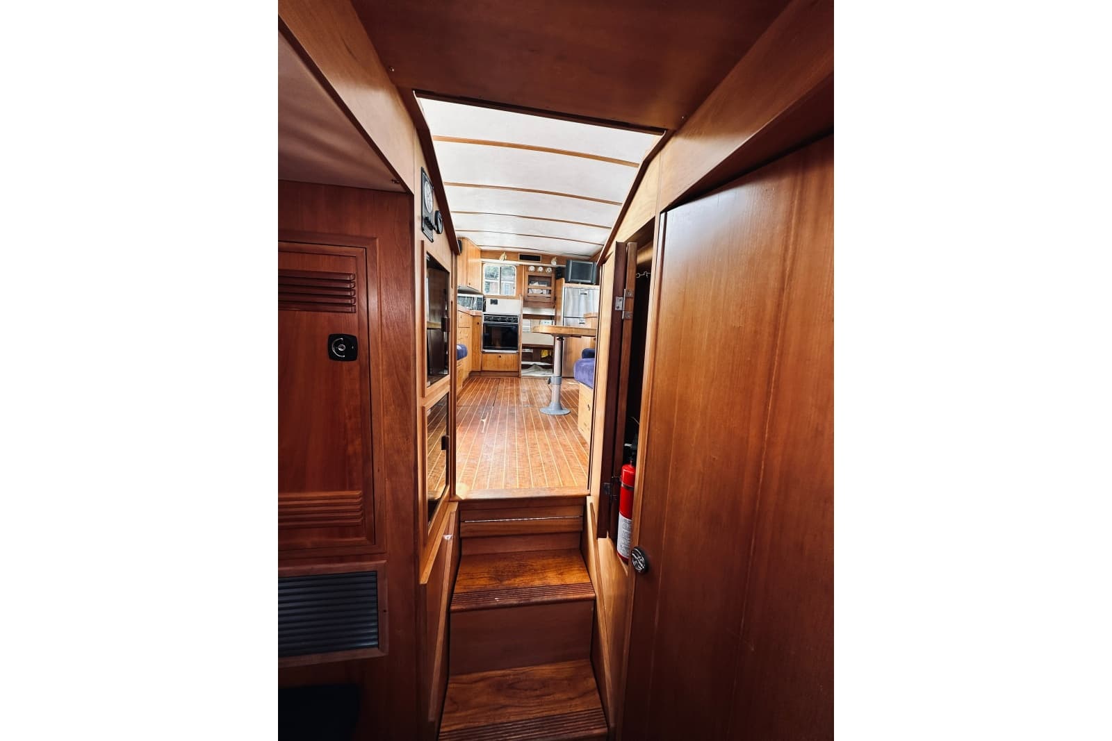 1996 Sabreline 36 Sedan - Photo 45