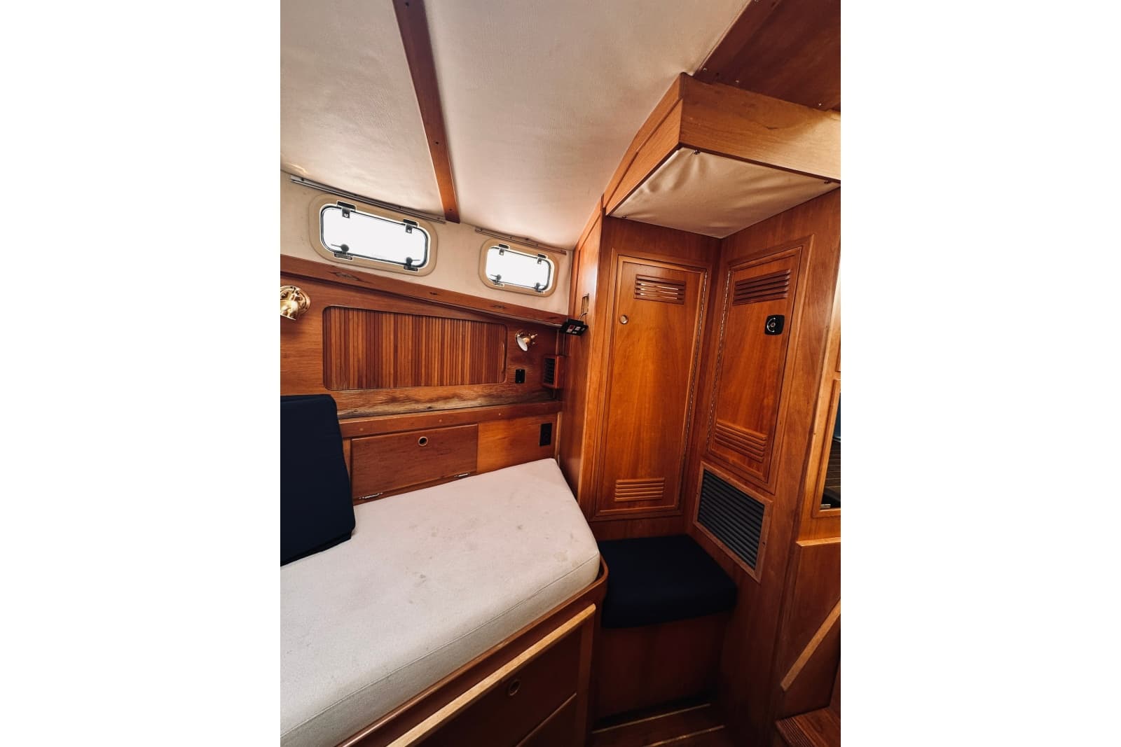 1996 Sabreline 36 Sedan - Photo 44