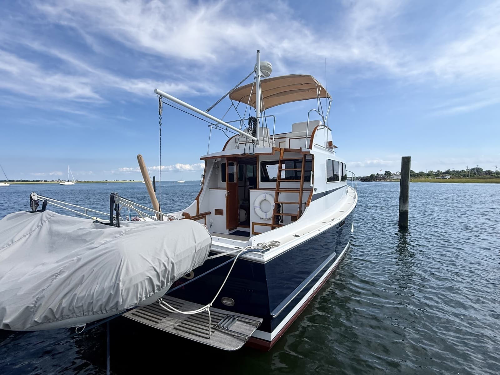1987 Wilbur Flybridge Cruiser - Photo 13