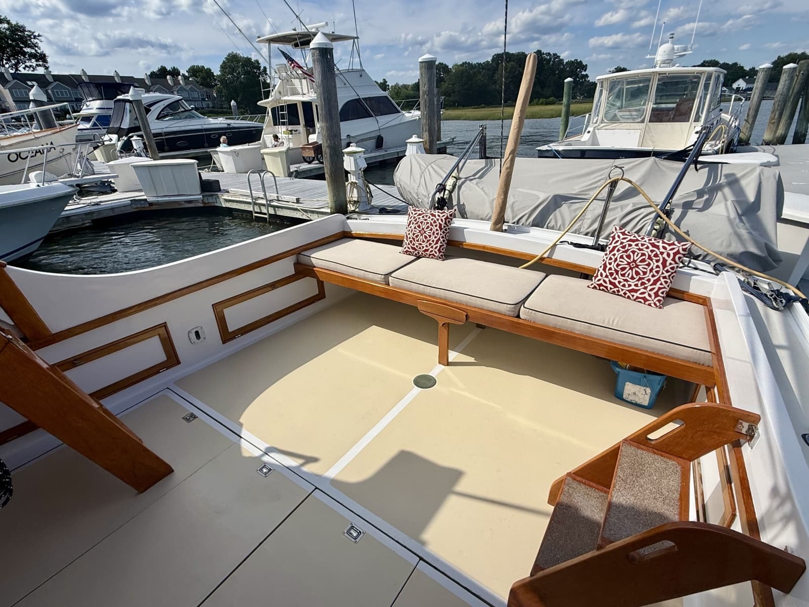 1987 Wilbur Flybridge Cruiser - Photo 17