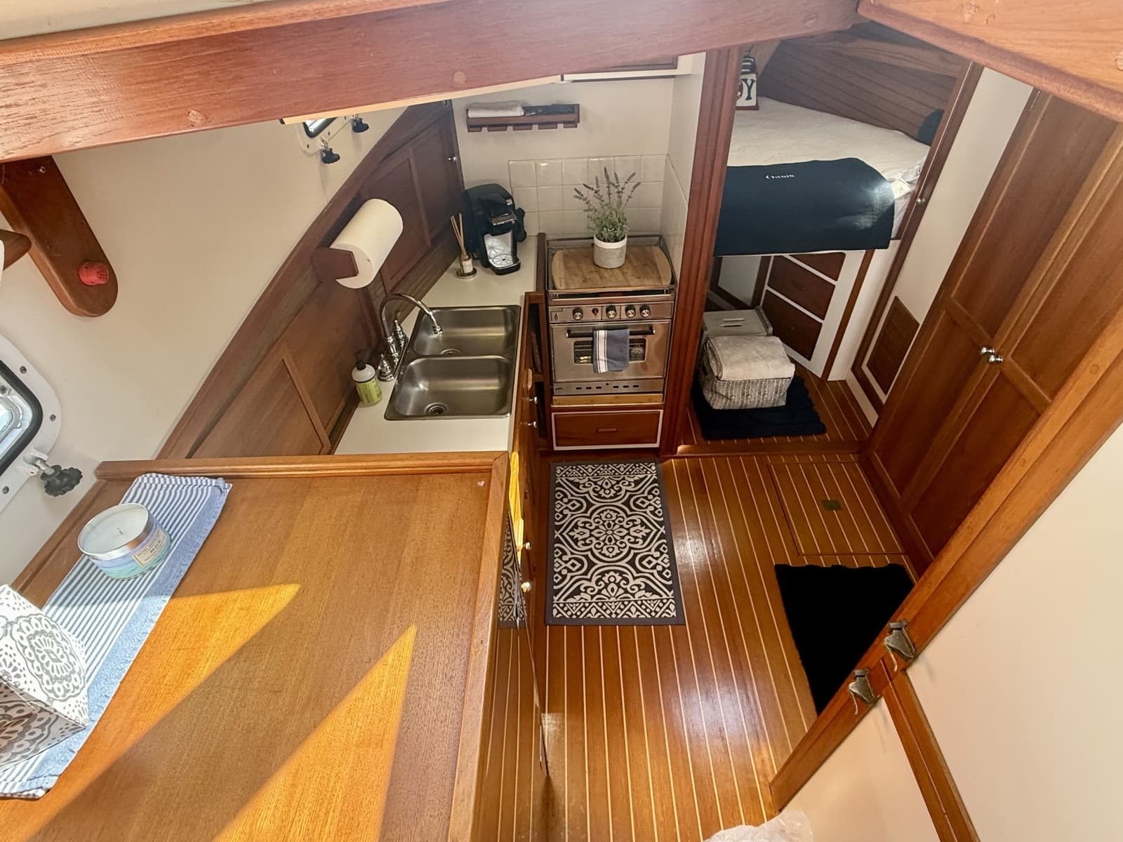 1987 Wilbur Flybridge Cruiser - Photo 47