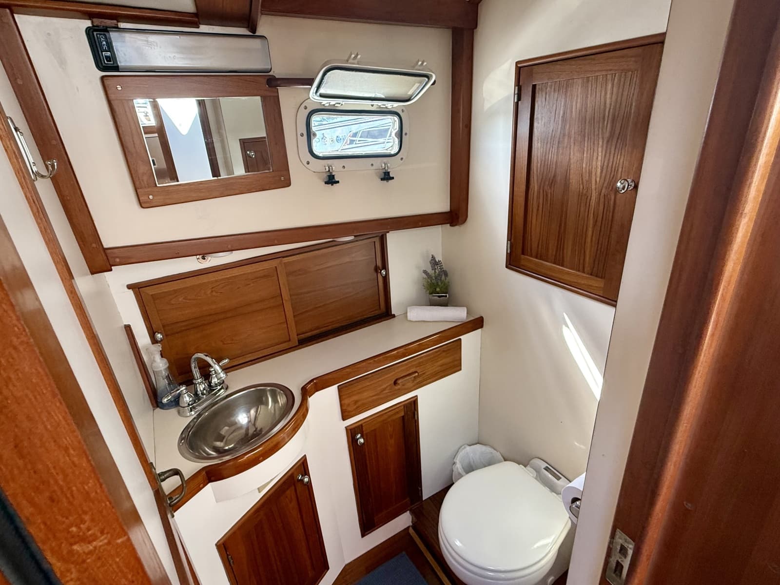 1987 Wilbur Flybridge Cruiser - Photo 54