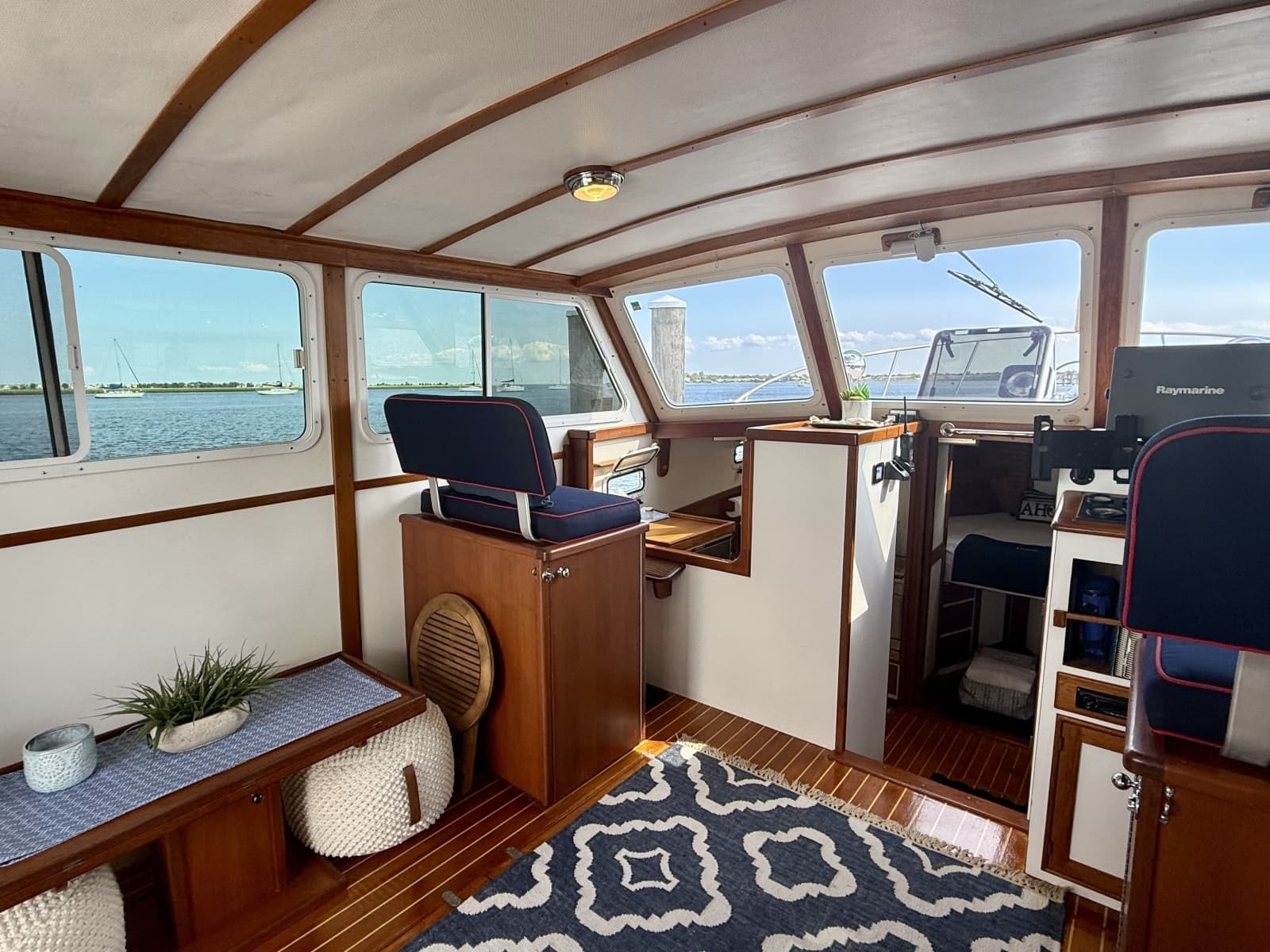 1987 Wilbur Flybridge Cruiser - Photo 40
