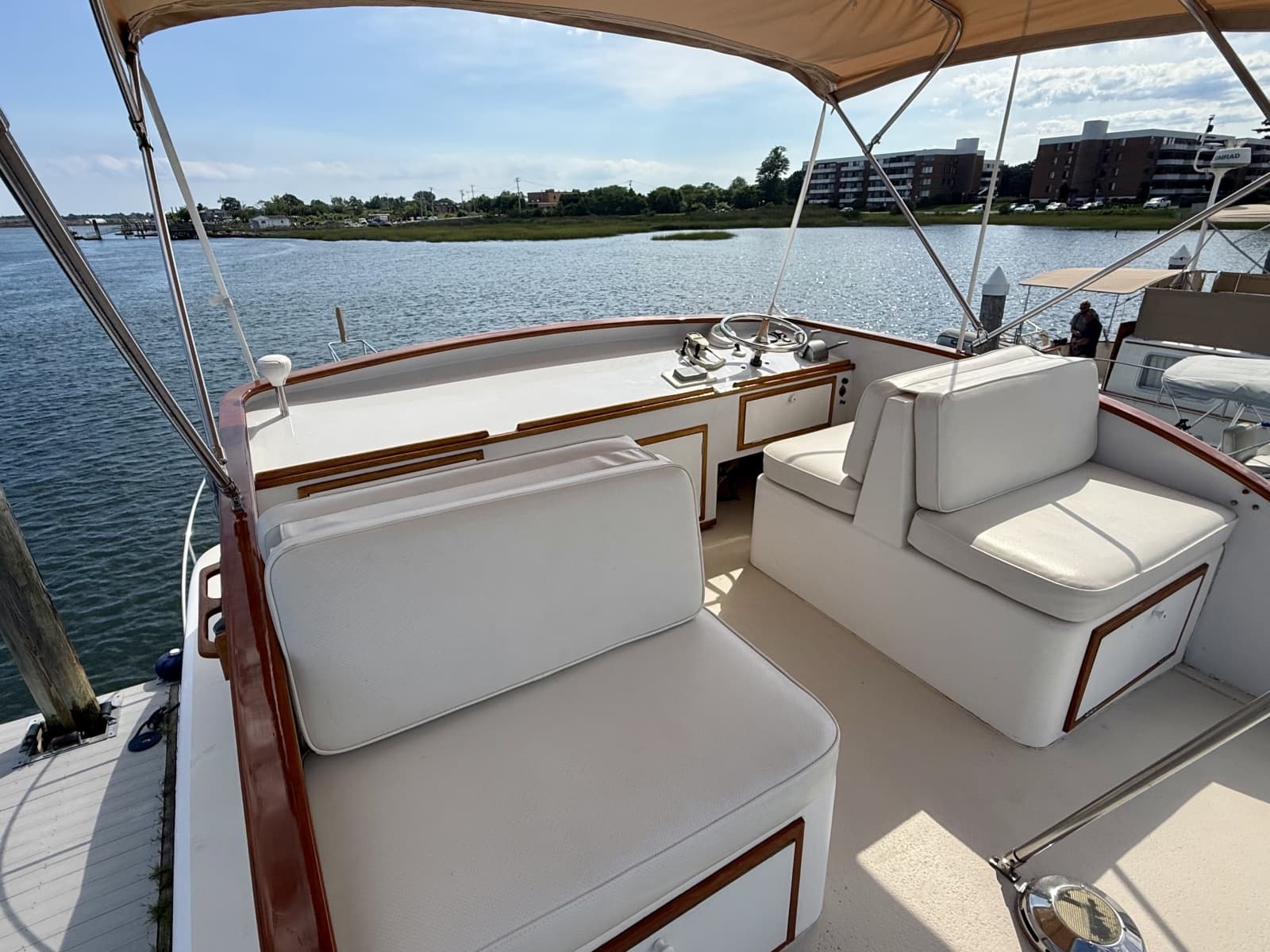 1987 Wilbur Flybridge Cruiser - Photo 33