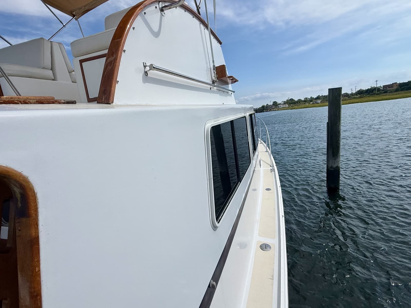 1987 Wilbur Flybridge Cruiser - Photo 20