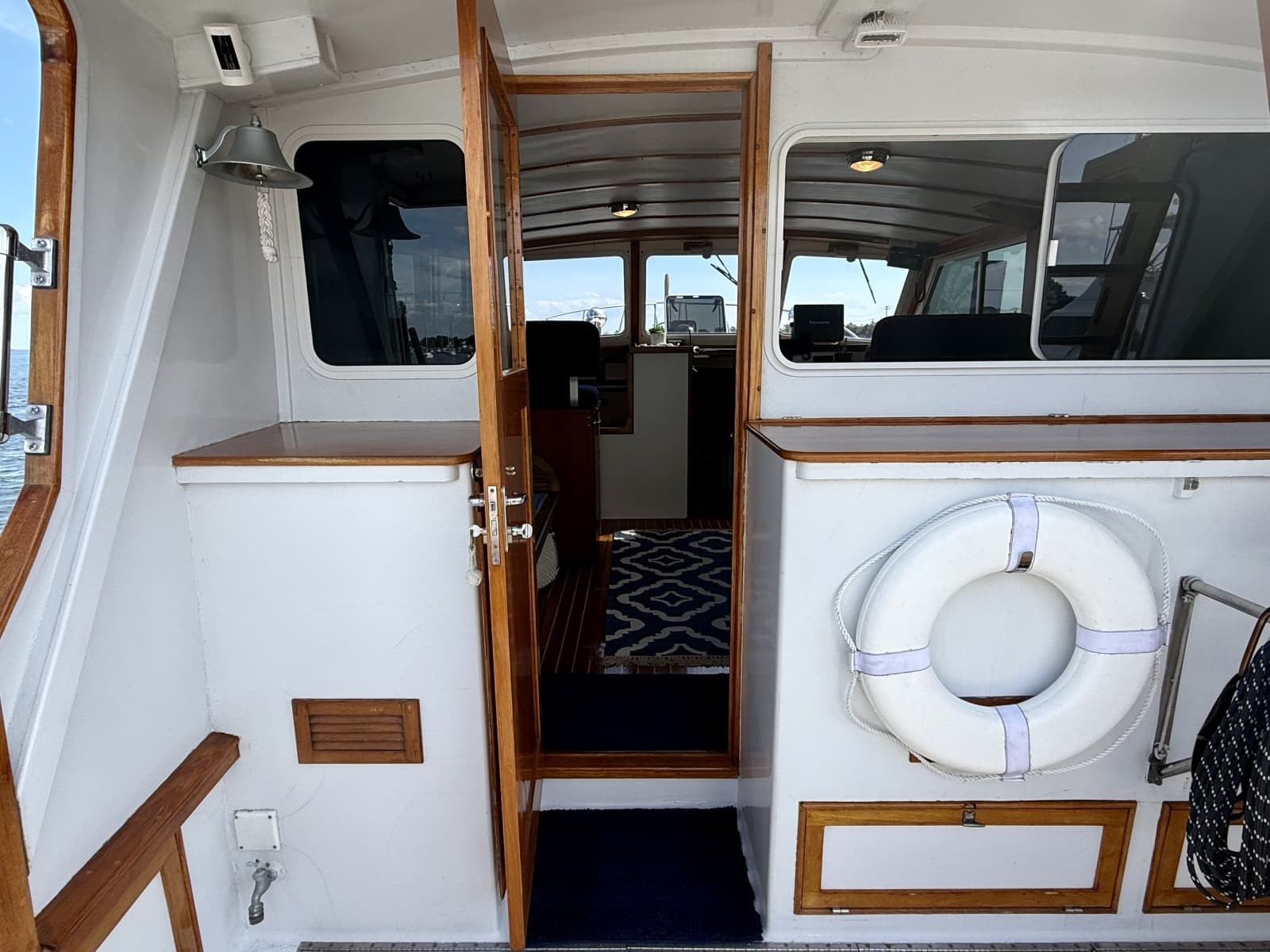1987 Wilbur Flybridge Cruiser - Photo 19