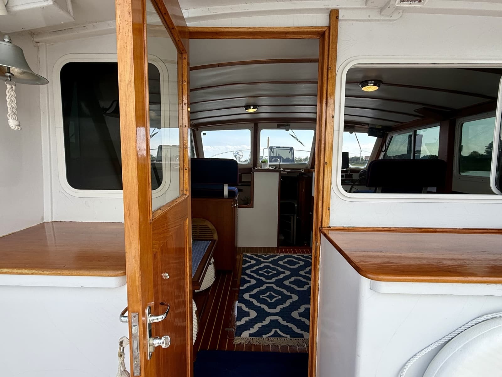 1987 Wilbur Flybridge Cruiser - Photo 38