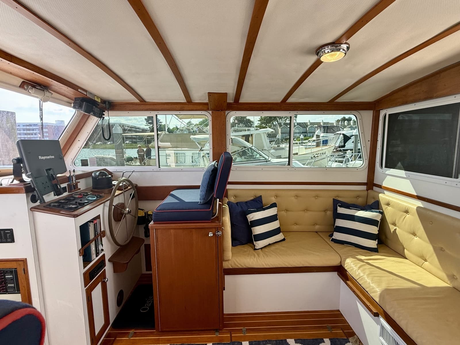 1987 Wilbur Flybridge Cruiser - Photo 42