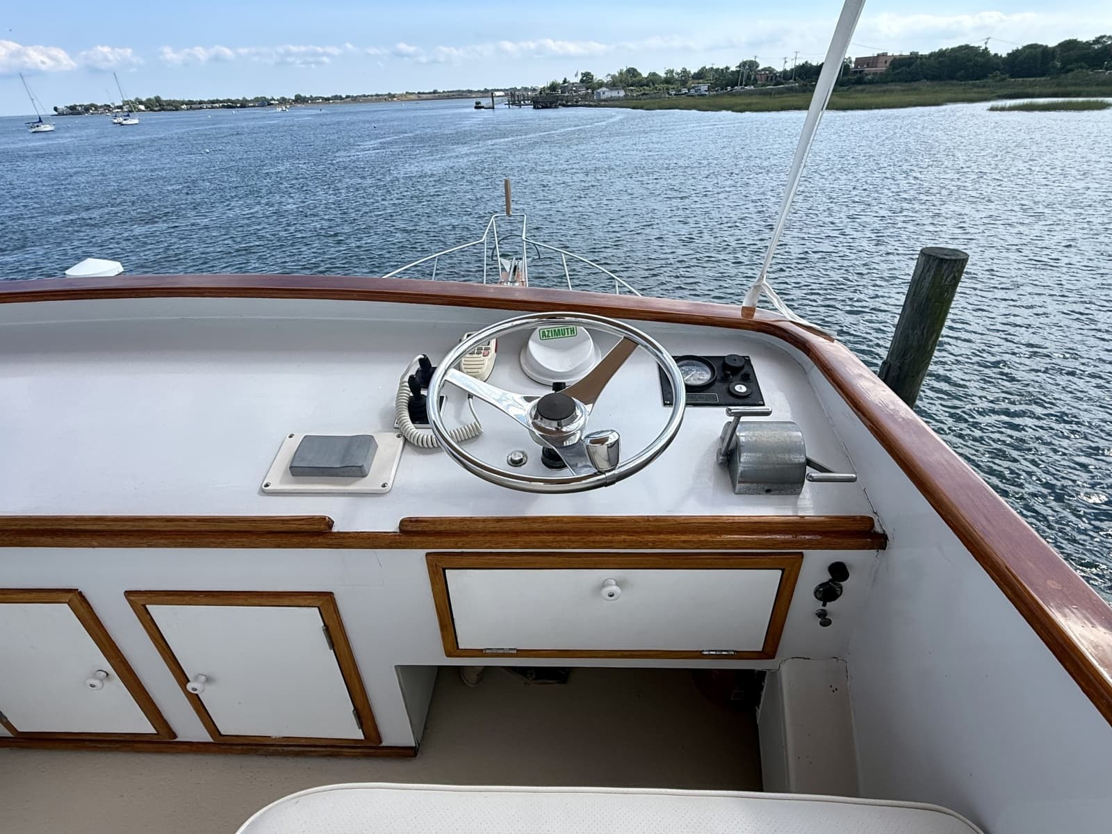 1987 Wilbur Flybridge Cruiser - Photo 36