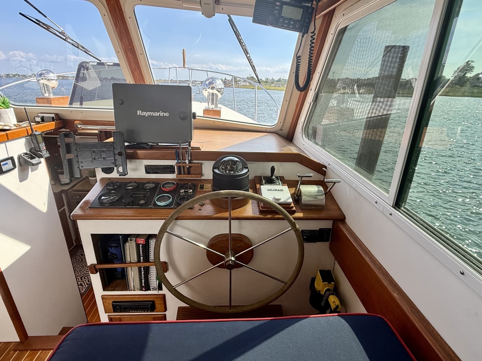 1987 Wilbur Flybridge Cruiser - Photo 44