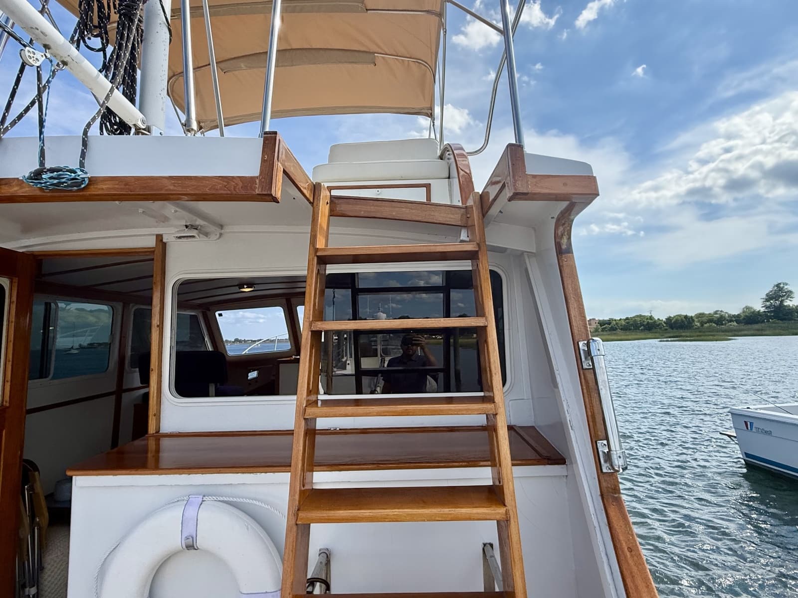 1987 Wilbur Flybridge Cruiser - Photo 31