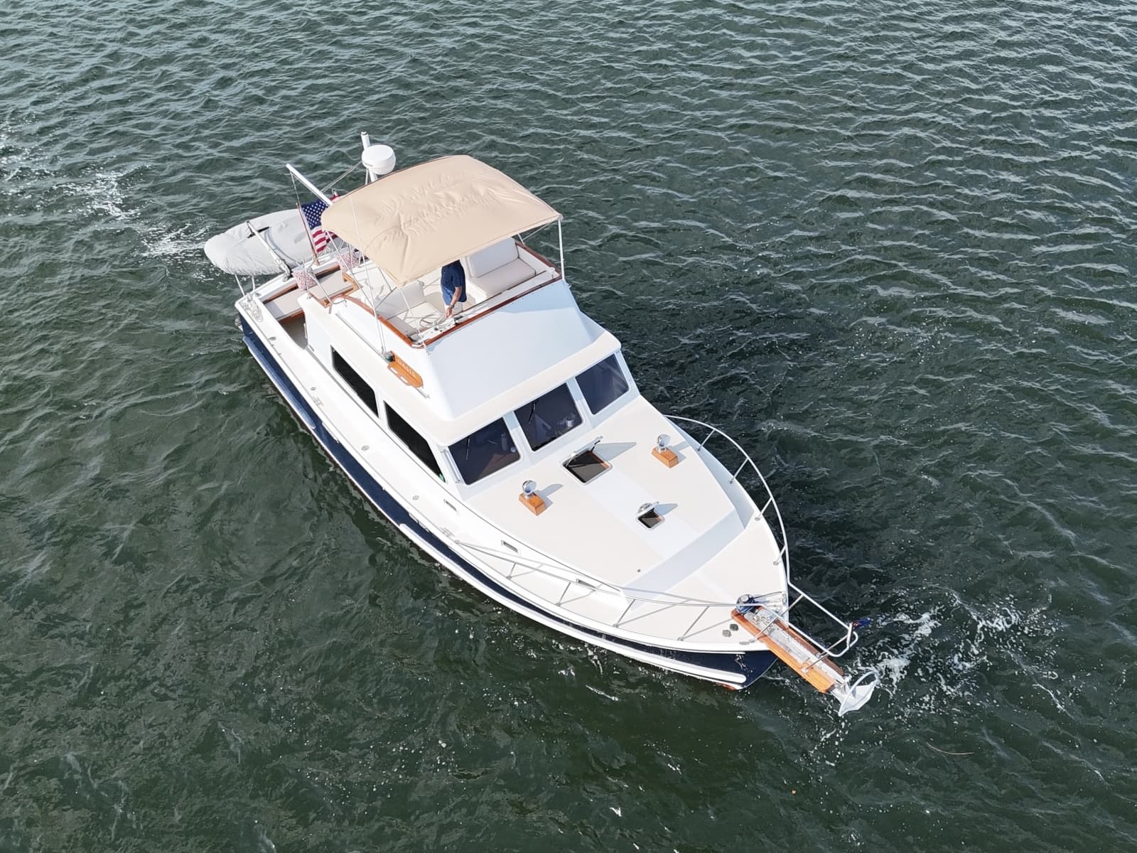1987 Wilbur Flybridge Cruiser - Photo 11