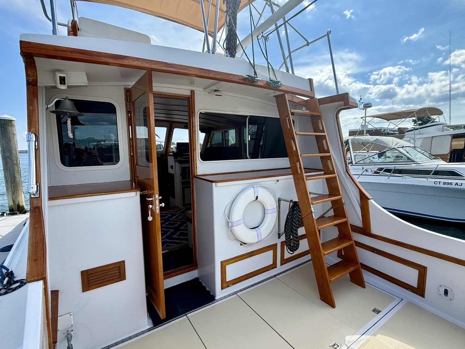 1987 Wilbur Flybridge Cruiser - Photo 15