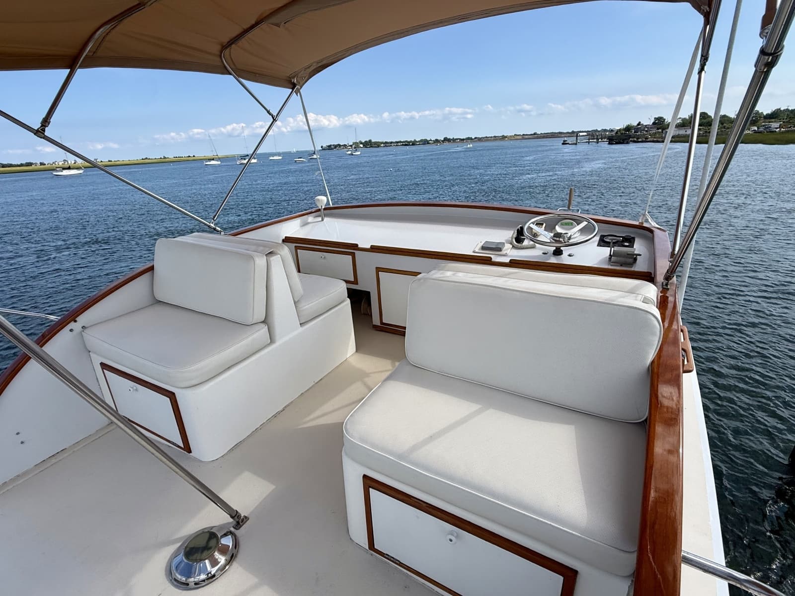 1987 Wilbur Flybridge Cruiser - Photo 32