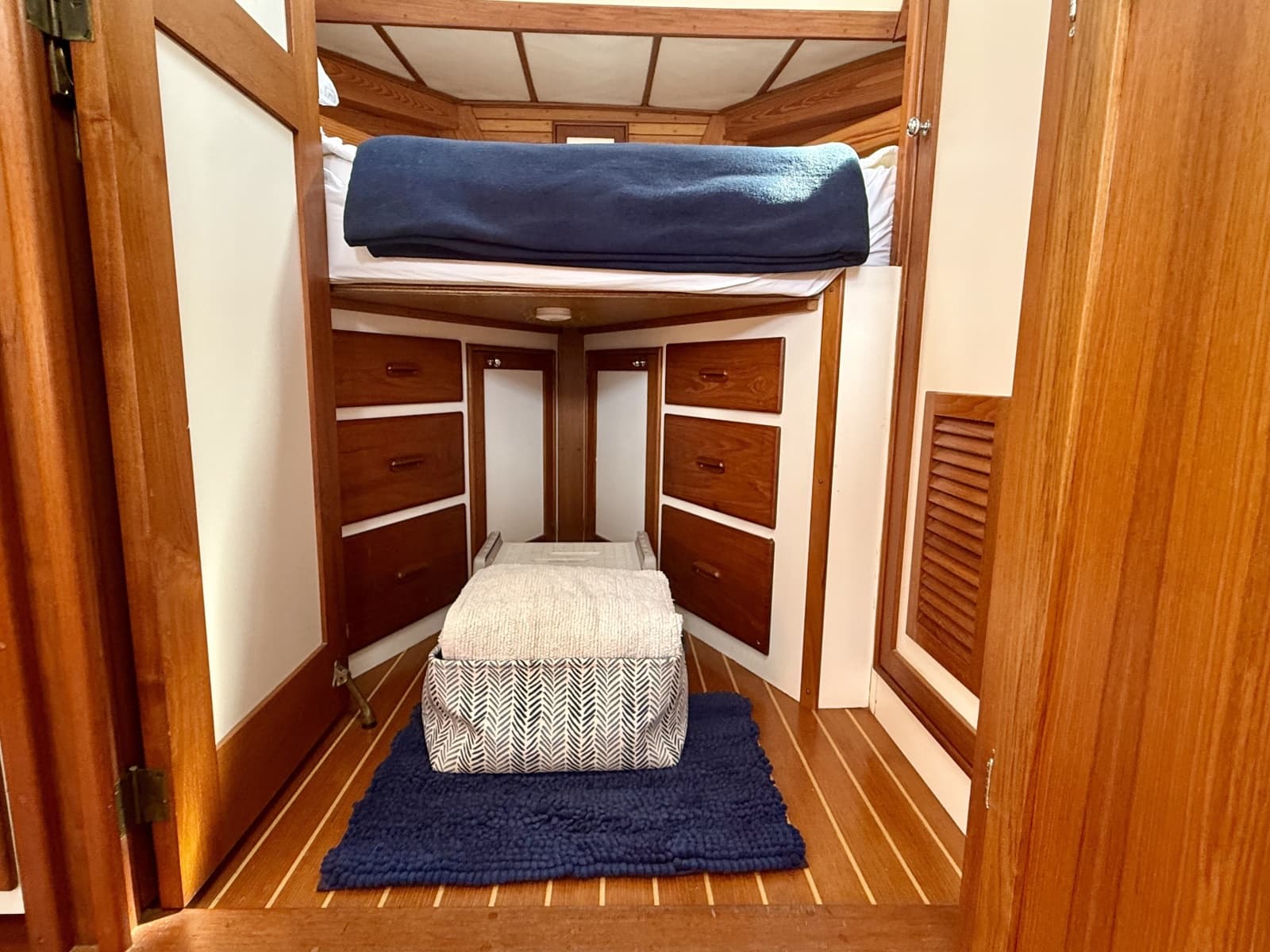 1987 Wilbur Flybridge Cruiser - Photo 56