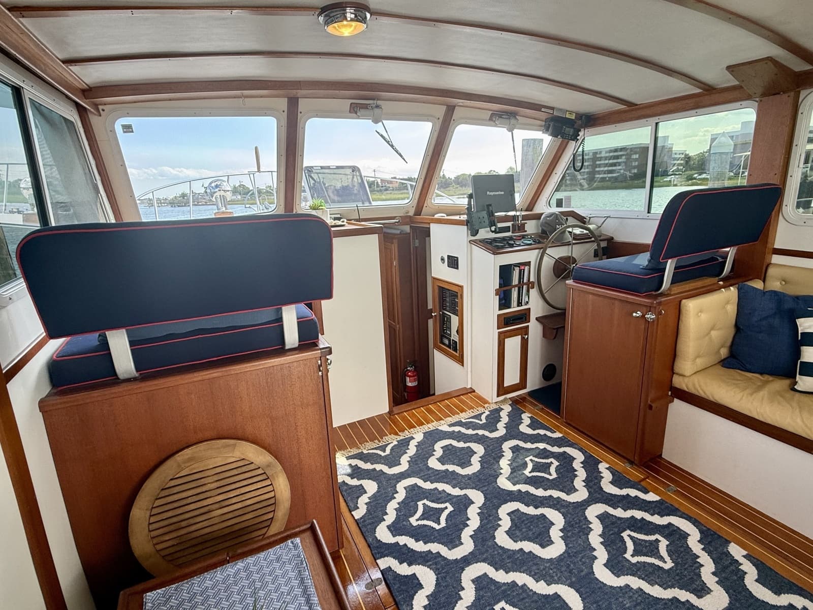 1987 Wilbur Flybridge Cruiser - Photo 39