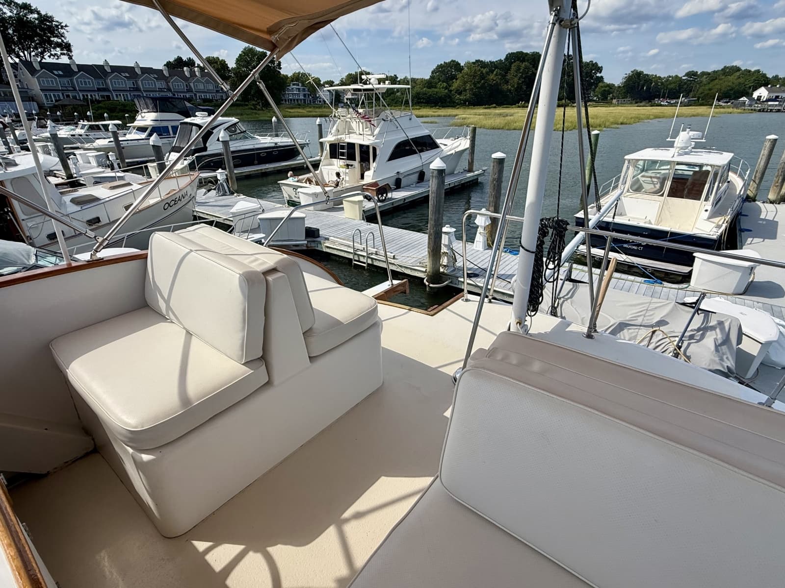1987 Wilbur Flybridge Cruiser - Photo 34