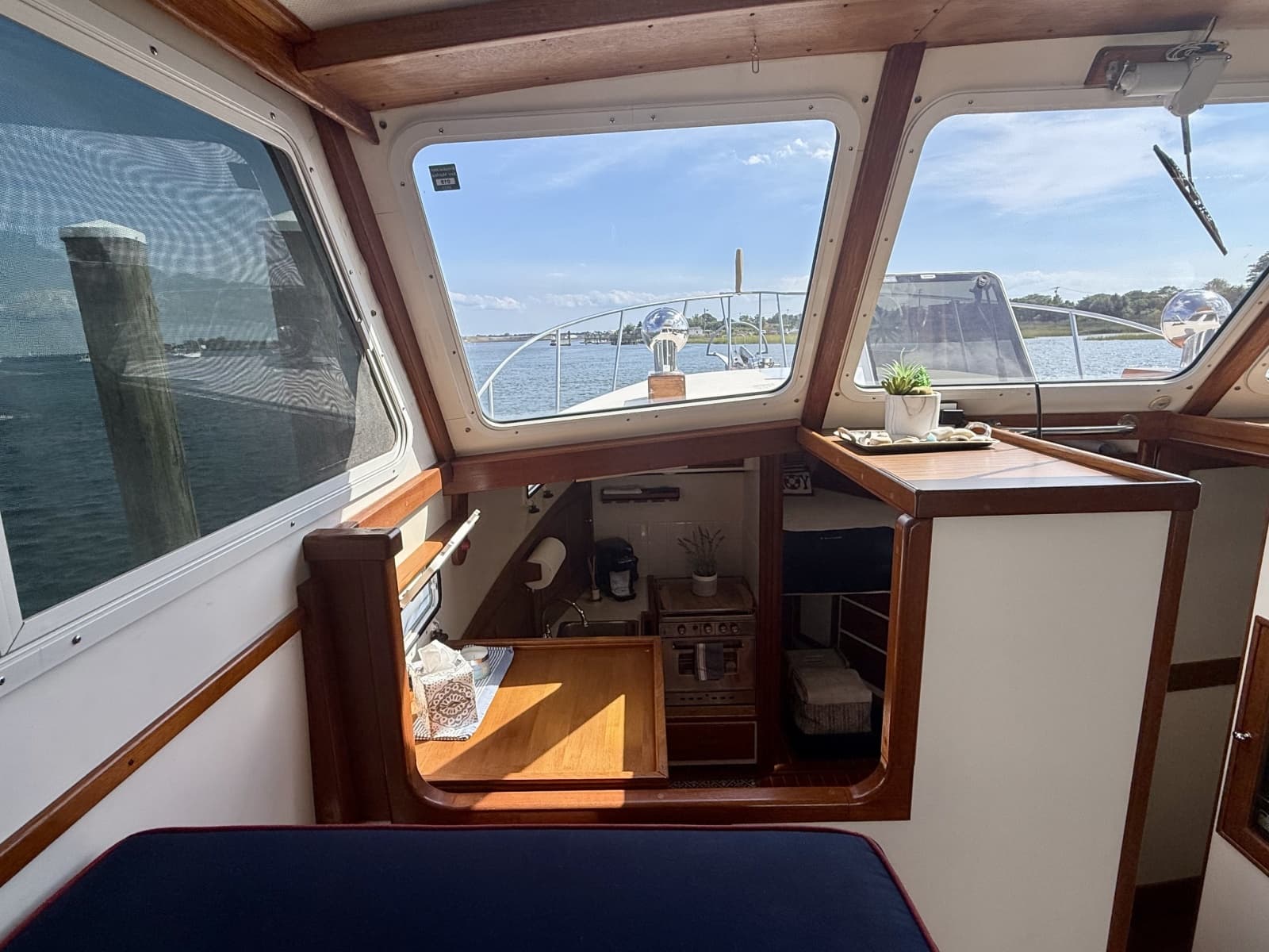1987 Wilbur Flybridge Cruiser - Photo 46