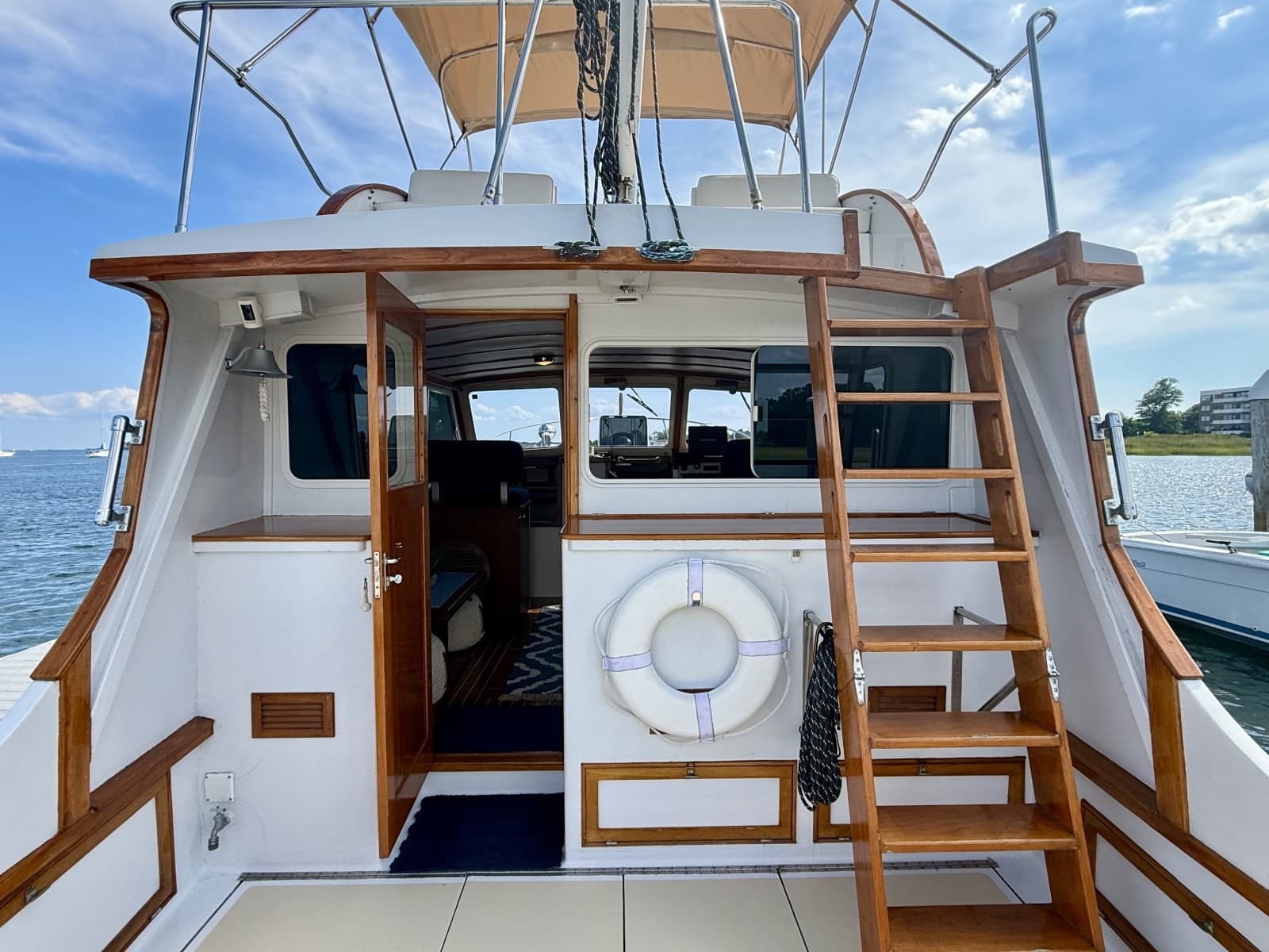 1987 Wilbur Flybridge Cruiser - Photo 16
