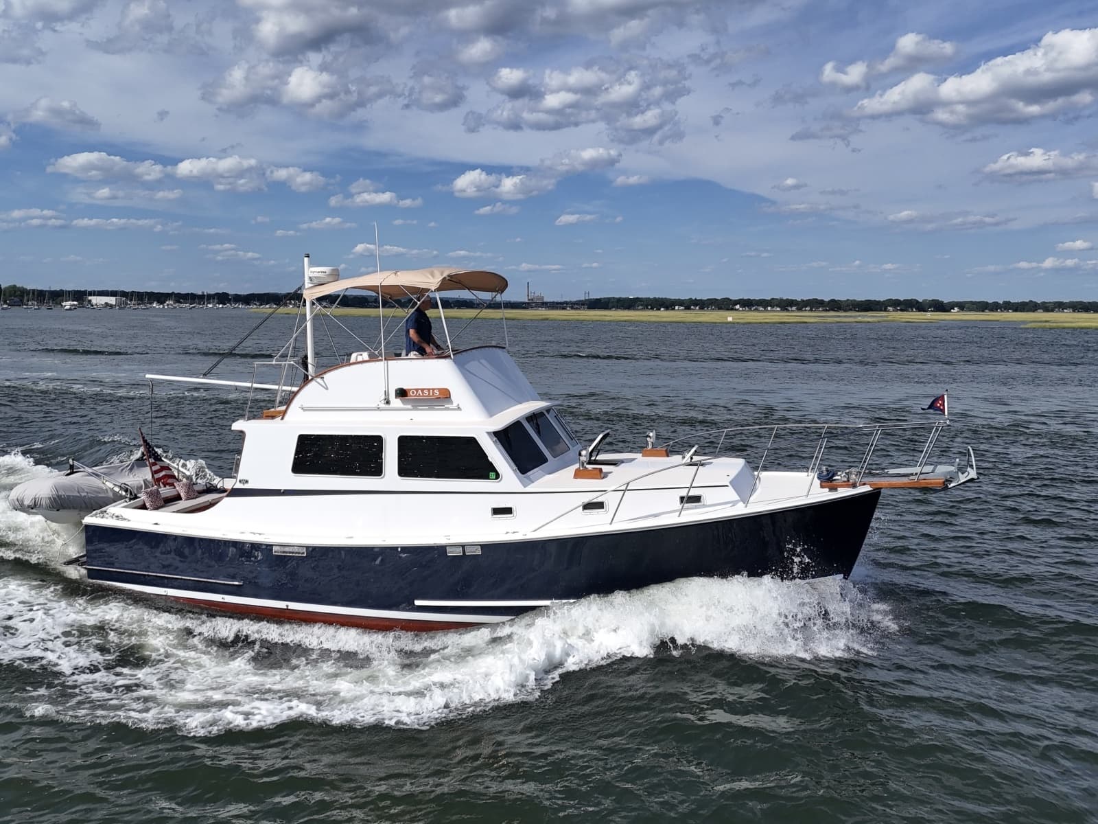 1987 Wilbur Flybridge Cruiser - Photo 2