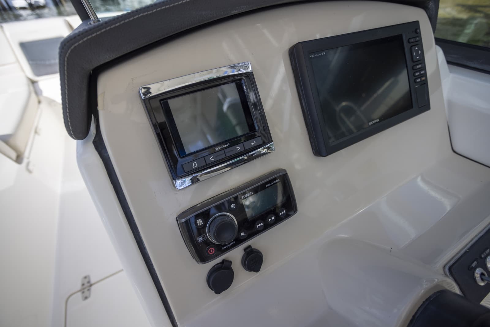 2016 Boston Whaler 230 VANTAGE - Photo 12