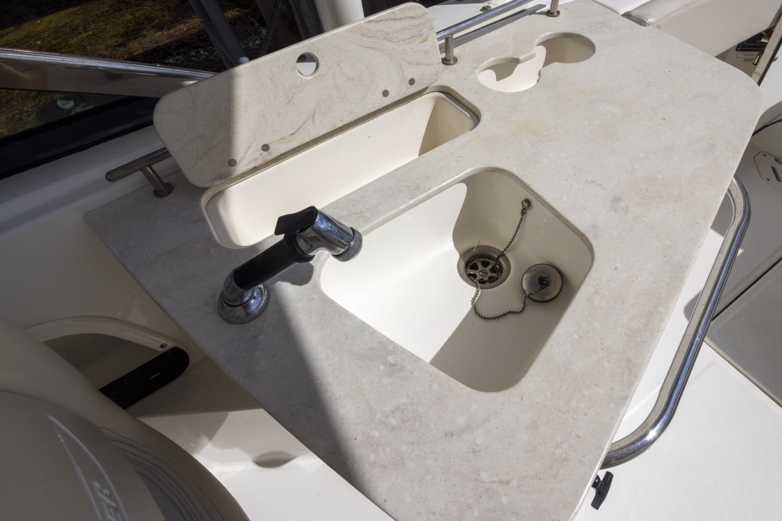 2016 Boston Whaler 230 VANTAGE - Photo 20