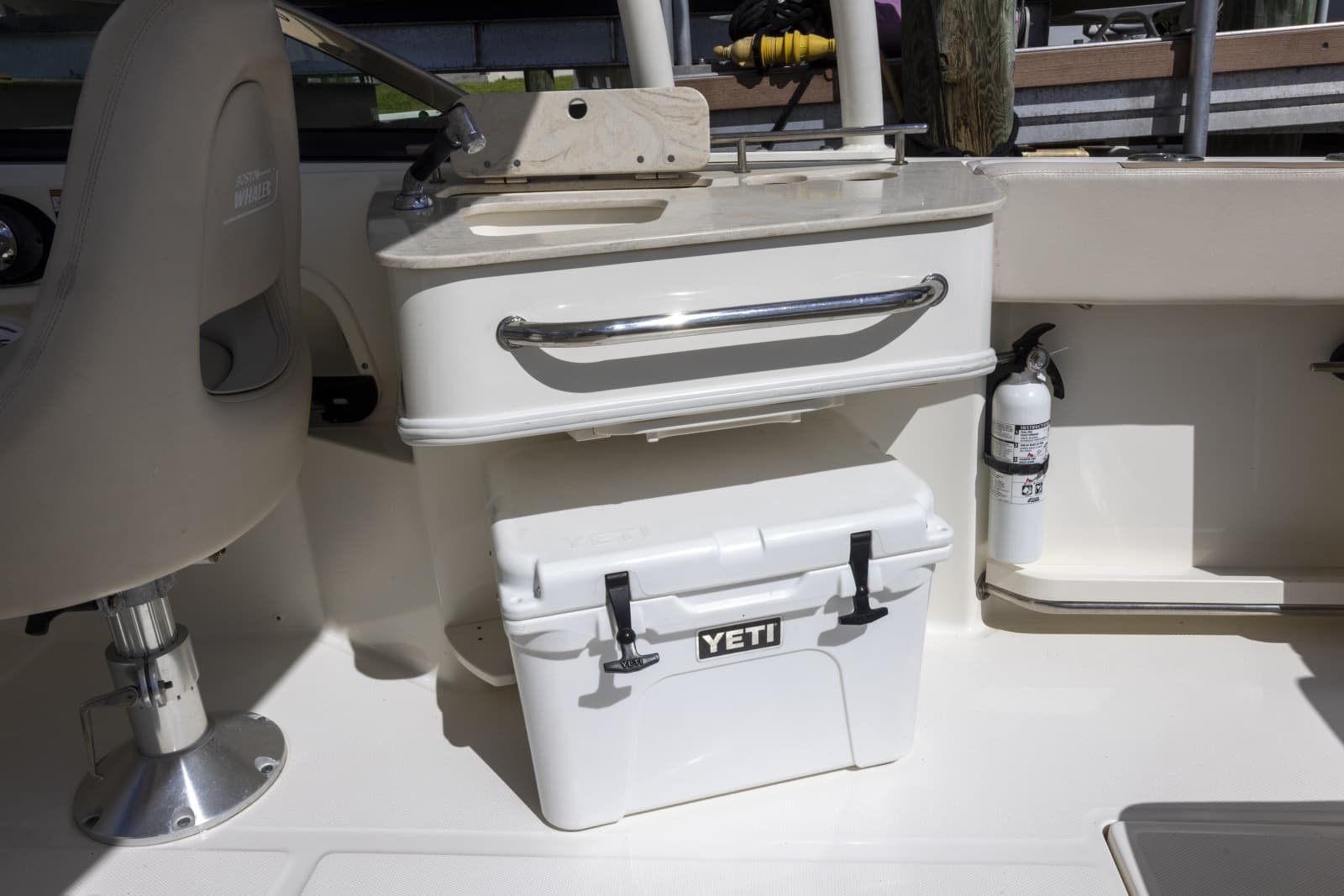2016 Boston Whaler 230 VANTAGE - Photo 21