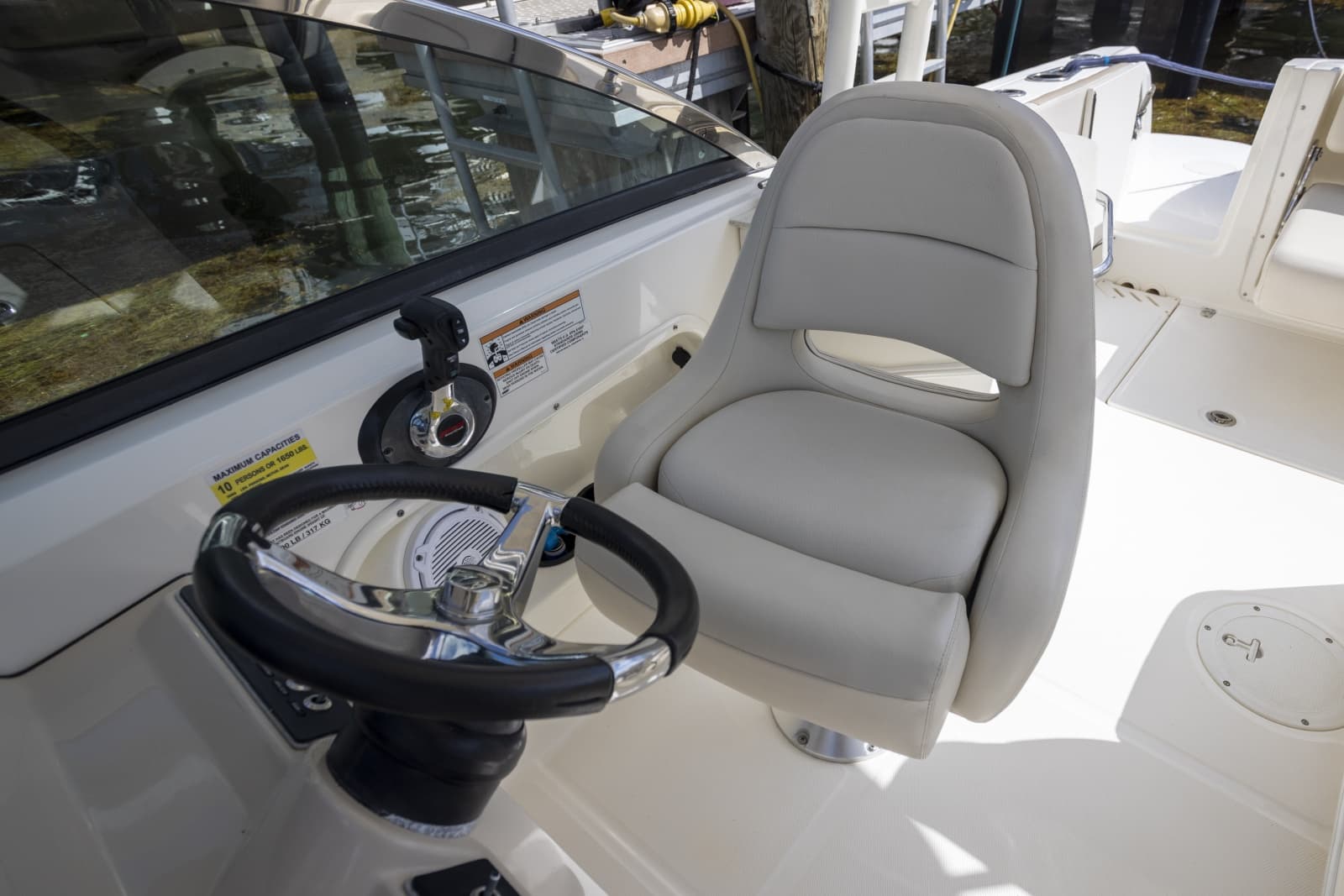 2016 Boston Whaler 230 VANTAGE - Photo 15