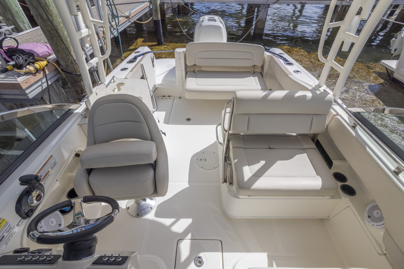 2016 Boston Whaler 230 VANTAGE - Photo 16