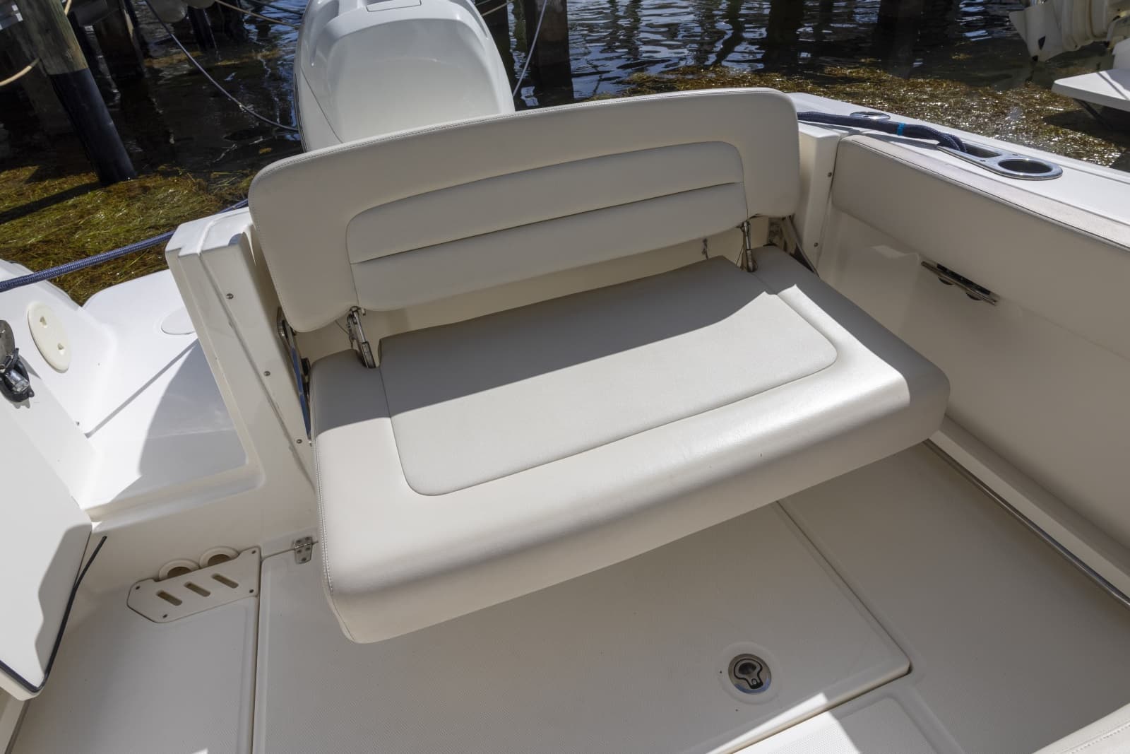 2016 Boston Whaler 230 VANTAGE - Photo 22