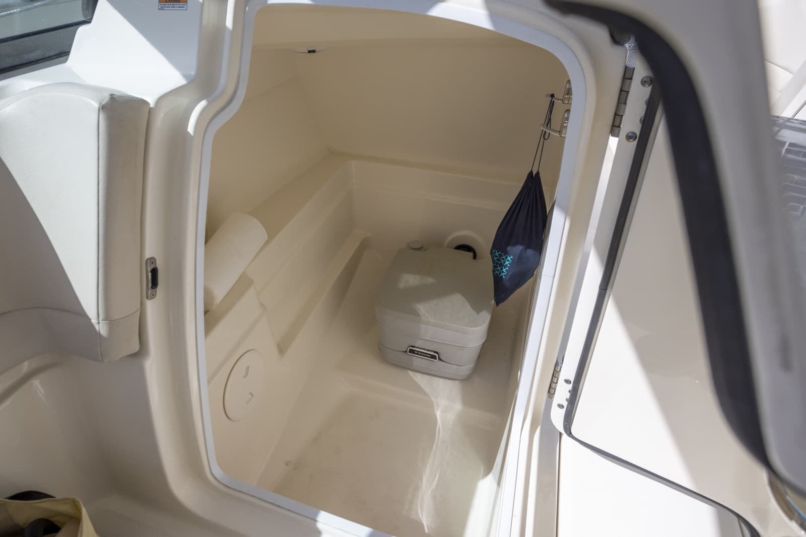 2016 Boston Whaler 230 VANTAGE - Photo 19