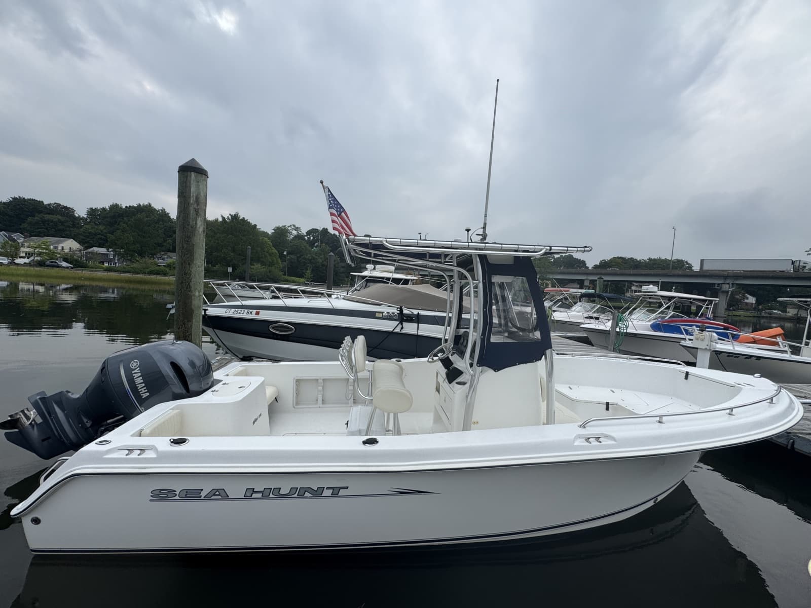 2007 Sea Hunt Triton 220 - Photo 2