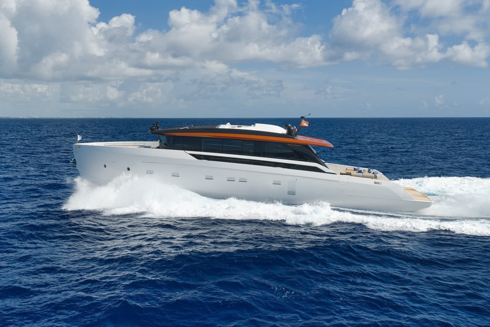 2026 Sanlorenzo SP92 - Photo 3