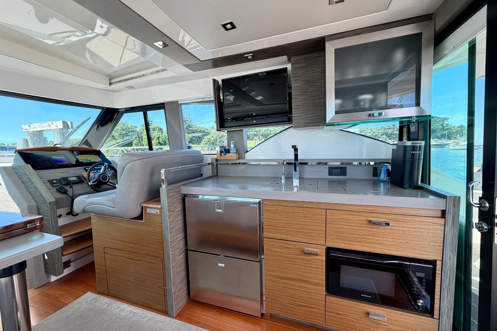 2020 Tiara Yachts C39 Coupe - Photo 16