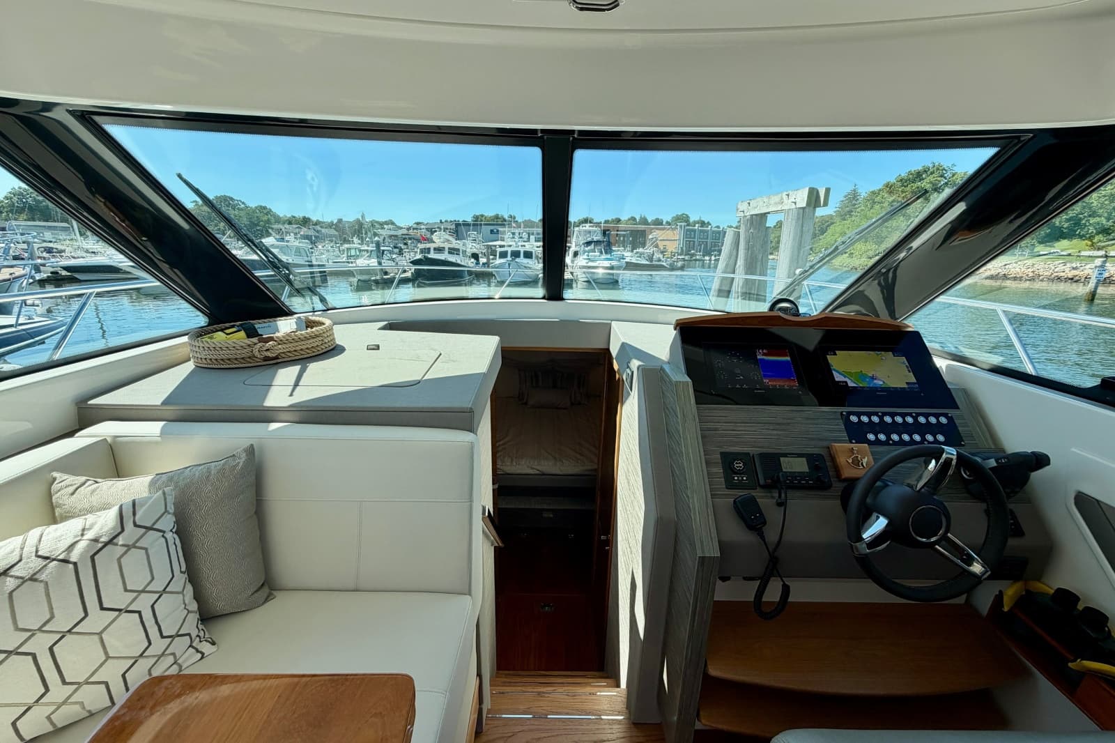 2020 Tiara Yachts C39 Coupe - Photo 29