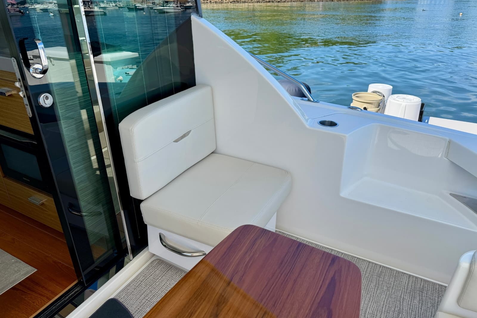 2020 Tiara Yachts C39 Coupe - Photo 10