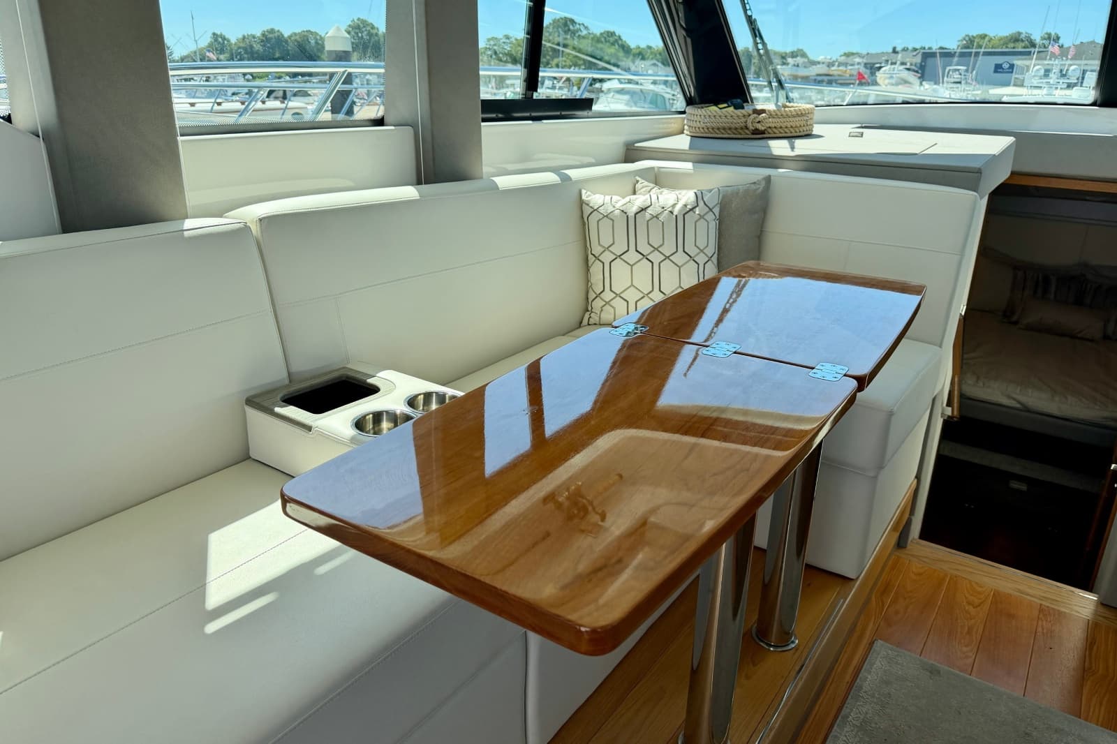 2020 Tiara Yachts C39 Coupe - Photo 27