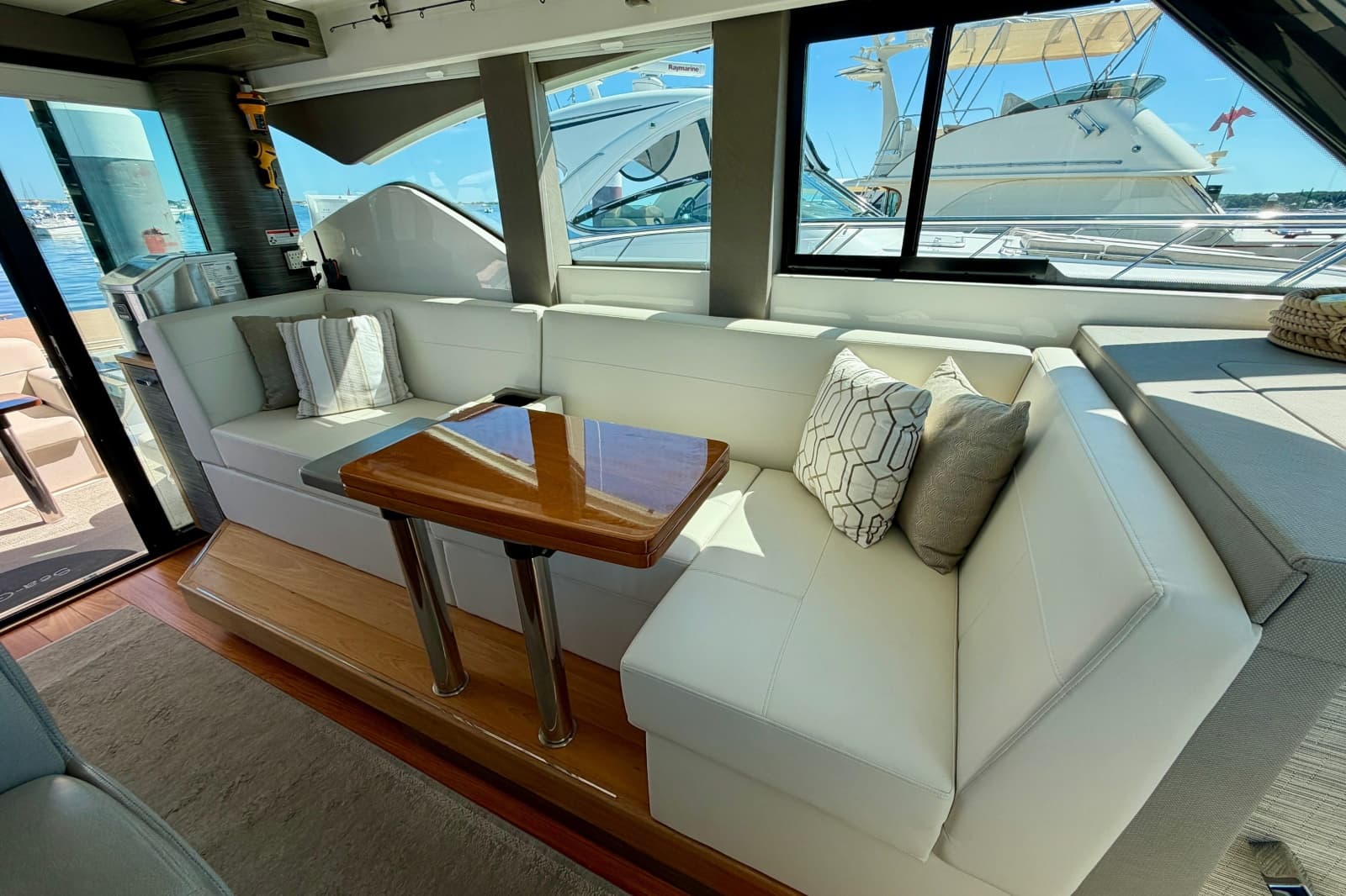 2020 Tiara Yachts C39 Coupe - Photo 25