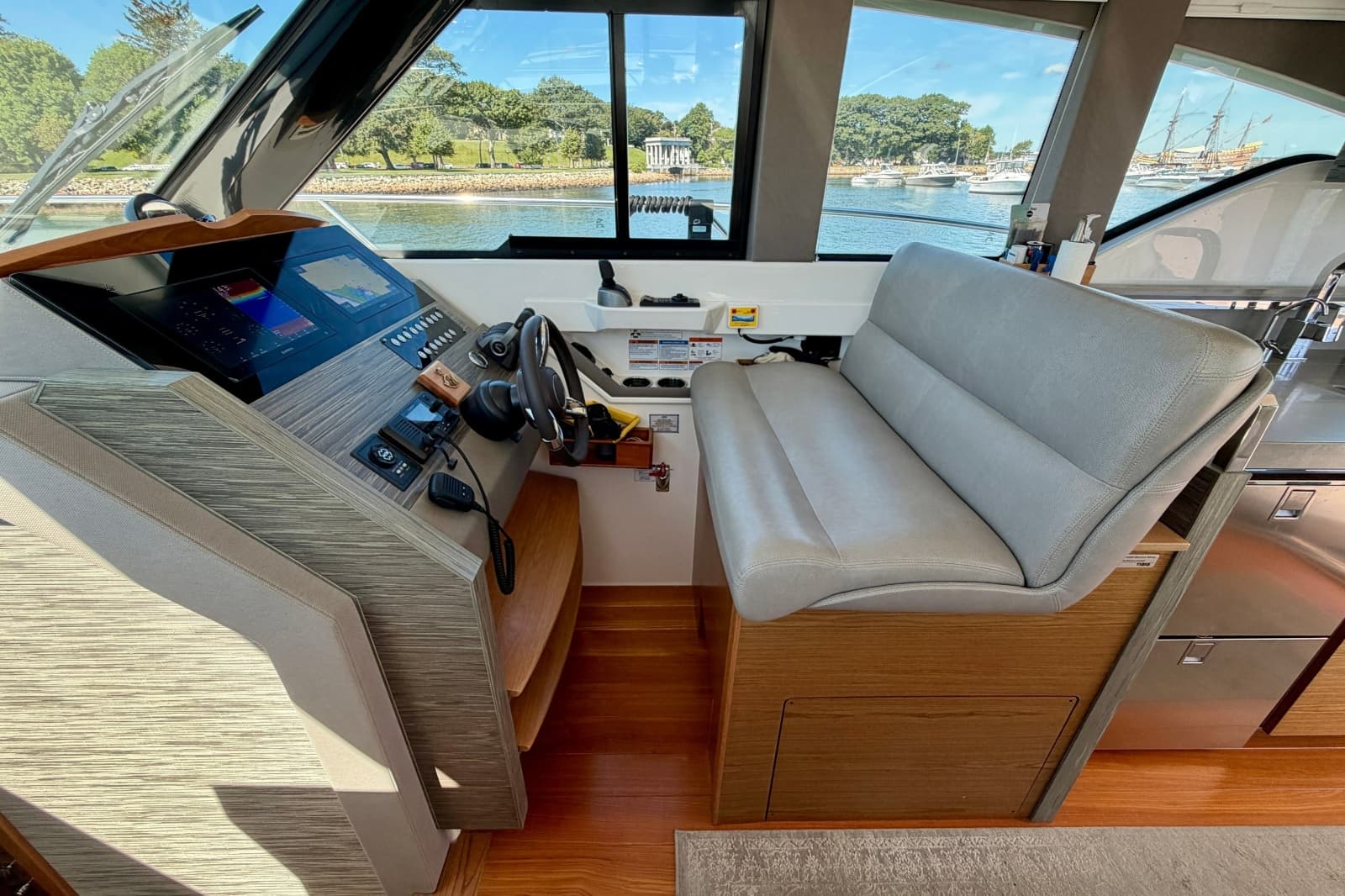 2020 Tiara Yachts C39 Coupe - Photo 24
