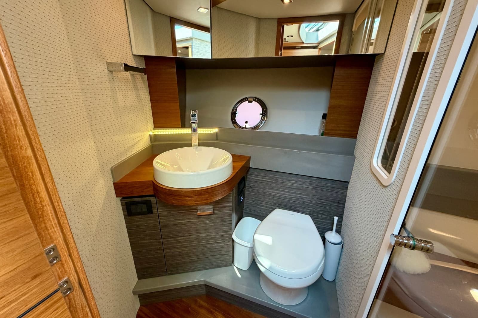 2020 Tiara Yachts C39 Coupe - Photo 42